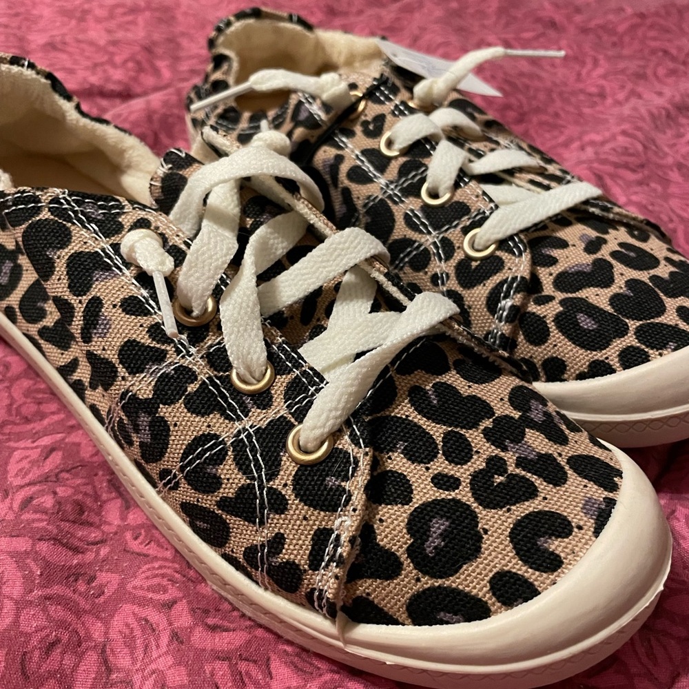 Time and Tru Scrunch Back Leopard Print Sneaker NWT